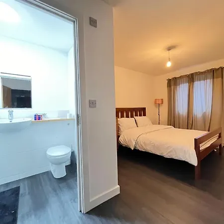 Spacious 5 Min Walk To Leytonstone Underground Station And 5 Stops To Zone 1