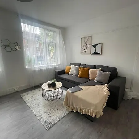 Lovable 2 Bedroom Flat On Tower Bridge * London