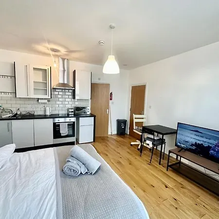 Se4, Self Contained Flat. * London
