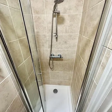 Se4, Self Contained Flat. *