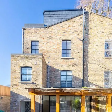 Luxury 2 Bedroom Garden Flat - Hackney Apartment *