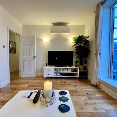 A Penthouse By Tower Bridge Apartment *