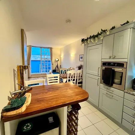 A Penthouse By Tower Bridge Apartment
