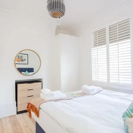 Luxury 2 Bedroom Garden Flat - Hackney London