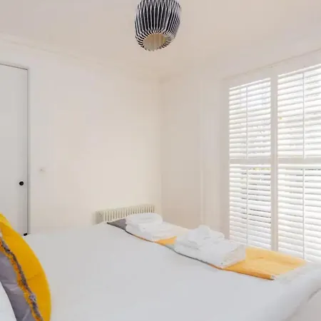 Luxury 2 Bedroom Garden Flat - Hackney Apartment London