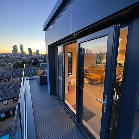 Deluxe Apartment *