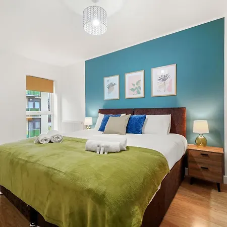 East London Townhouse Sleeps 7 With 1 Parking Space Holiday home *