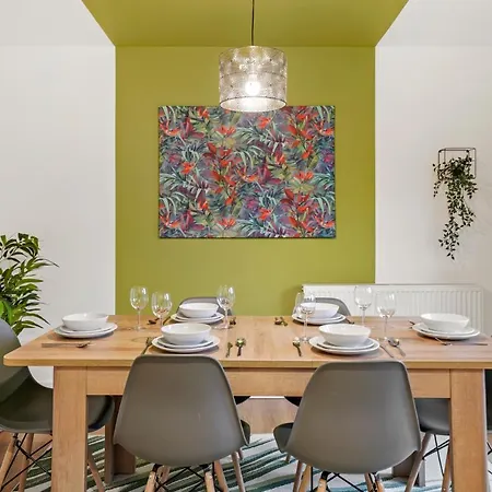 East London Townhouse Sleeps 7 With 1 Parking Space Goodmayes