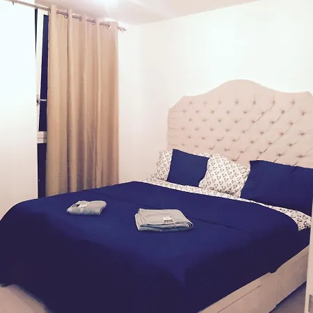 Luxury North Greenwich Apartment *