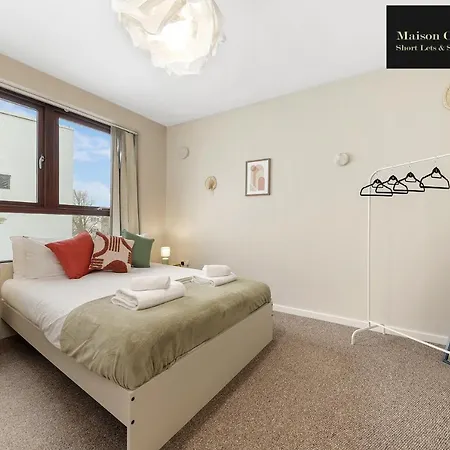 Eden: Cozy 2-bedroom By Maison Christo