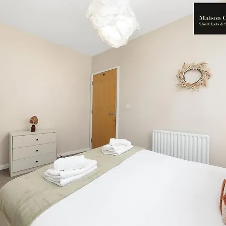 Eden: Cozy 2-bedroom By Maison Christo *
