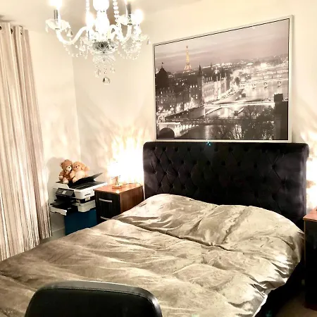 Luxury North Greenwich Apartment
