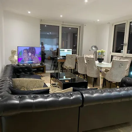 Luxury North Greenwich Apartment London