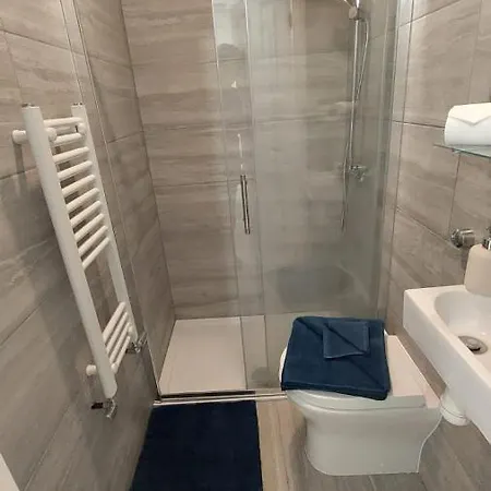 Double En-suite Available In 3 Bed Apt Gasthof *