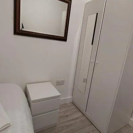 Double En-suite Available In 3 Bed Apt Gasthof
