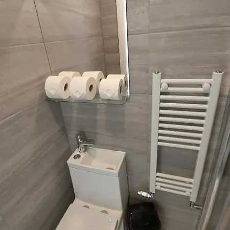 Double En-suite Available In 3 Bed Apt Gasthof