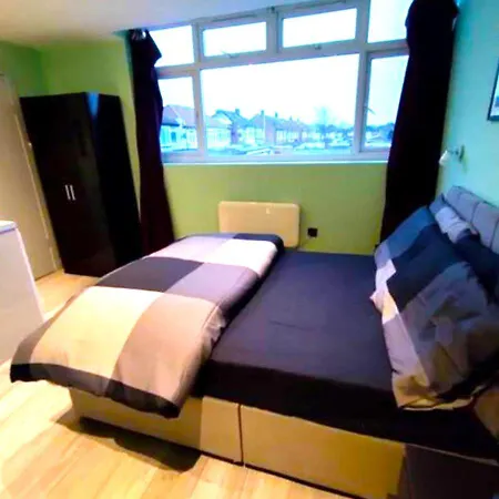 Letzi Premium Cozy Retreat Private En-suite Rooms, Heathrow Airport * Hayes (Greater London)