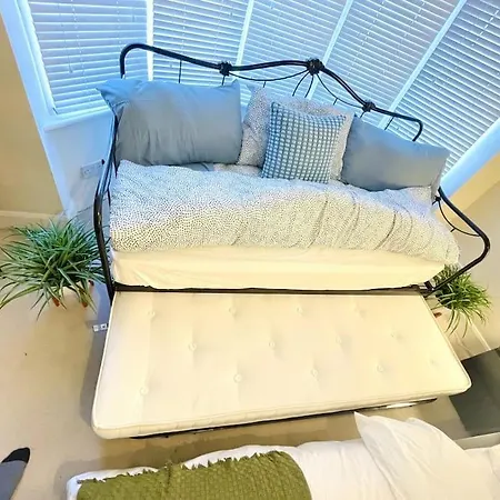 Elegant London With Free 5g Wi-fi, Garden, Workspace, Free Parking, Full Kitchen
