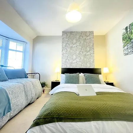 Elegant London With Free 5g Wi-fi, Garden, Workspace, Free Parking, Full Kitchen Apartment