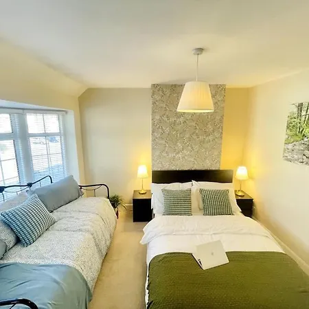 Elegant London With Free 5g Wi-fi, Garden, Workspace, Free Parking, Full Kitchen Welling