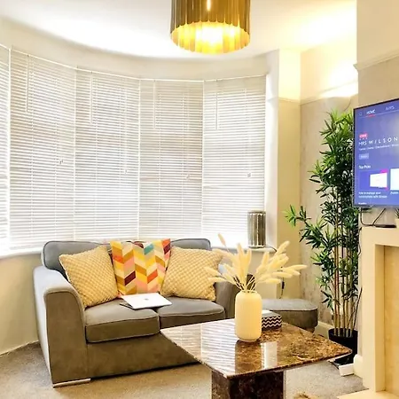 Apartment Elegant London With Free 5g Wi-fi, Garden, Workspace, Free Parking, Full Kitchen *
