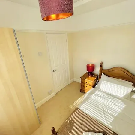 Apartment Elegant London With Free 5g Wi-fi, Garden, Workspace, Free Parking, Full Kitchen *