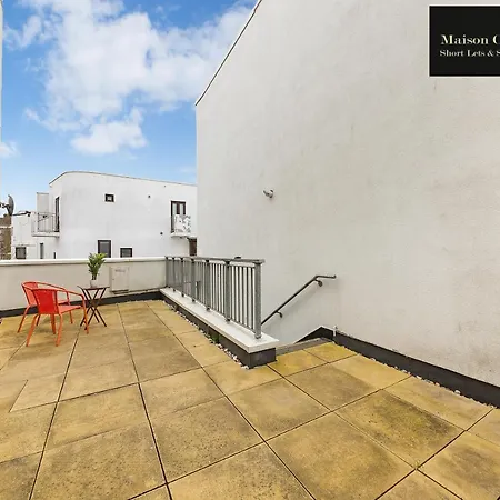 Eden: Cozy 2-bedroom By Maison Christo Apartment London