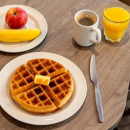 Hotel Hampton By Hilton 4*