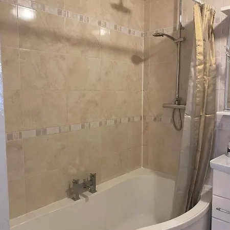 Hameway House- Stunning 4 Bedroom House With A Spacious Kitchen Holiday home