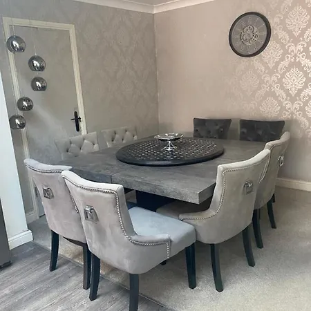 Holiday home Hameway House- Stunning 4 Bedroom House With A Spacious Kitchen *