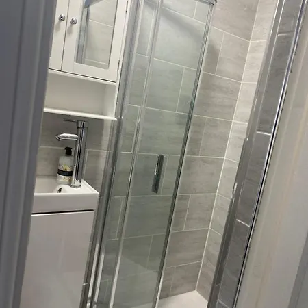 Hameway House- Stunning 4 Bedroom House With A Spacious Kitchen * London