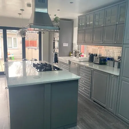 Hameway House- Stunning 4 Bedroom House With A Spacious Kitchen * London