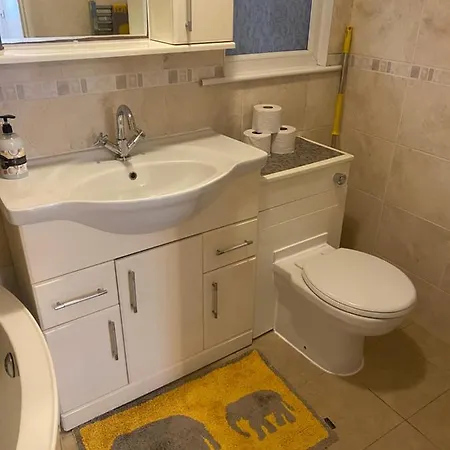 Hameway House- Stunning 4 Bedroom House With A Spacious Kitchen * London