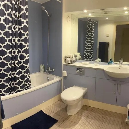 Homestay Large And Private Bathroom London