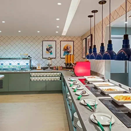 Hotel Hampton By Hilton 4*