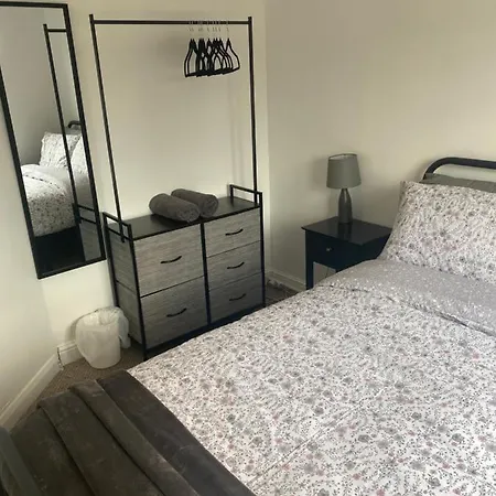 Hameway House- Stunning 4 Bedroom House With A Spacious Kitchen
