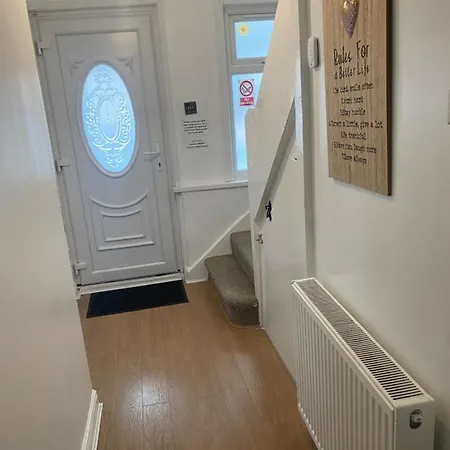Holiday home Hameway House- Stunning 4 Bedroom House With A Spacious Kitchen London