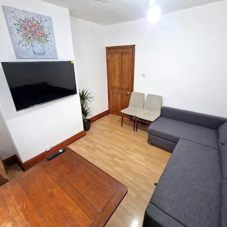 Two Bedroom Near Lewisham Station * London