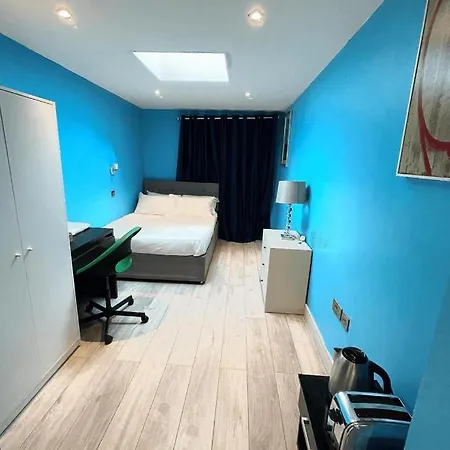 Letzi Premium Cozy Retreat Private En-suite Rooms, Heathrow Airport Pensión