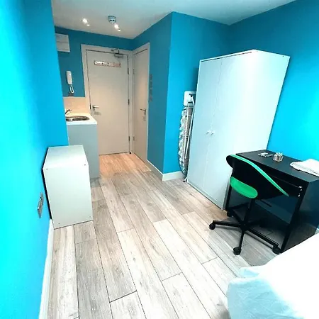 Letzi Premium Cozy Retreat Private En-suite Rooms, Heathrow Airport Pensión