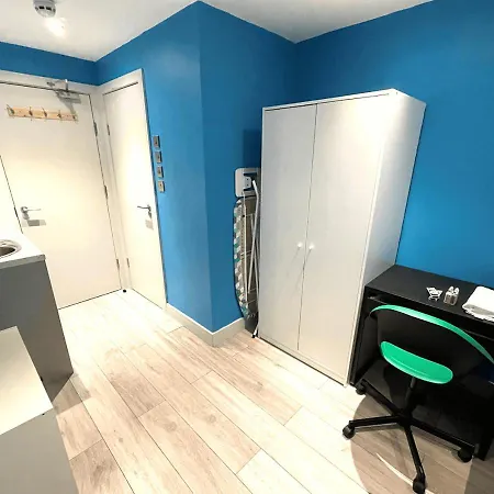 Letzi Premium Cozy Retreat Private En-suite Rooms, Heathrow Airport Pensión Hayes (Greater London)