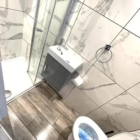 Letzi Premium Cozy Retreat Private En-suite Rooms, Heathrow Airport Pensión Hayes (Greater London)