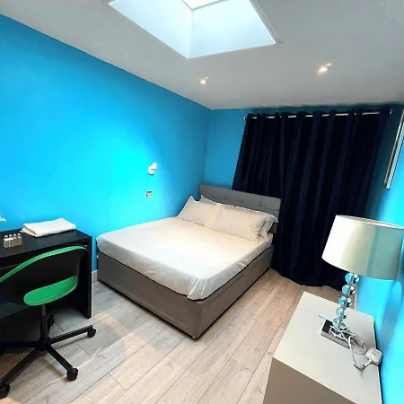 Pensión Letzi Premium Cozy Retreat Private En-suite Rooms, Heathrow Airport