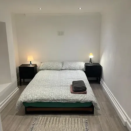 Plough Way Flat Apartment