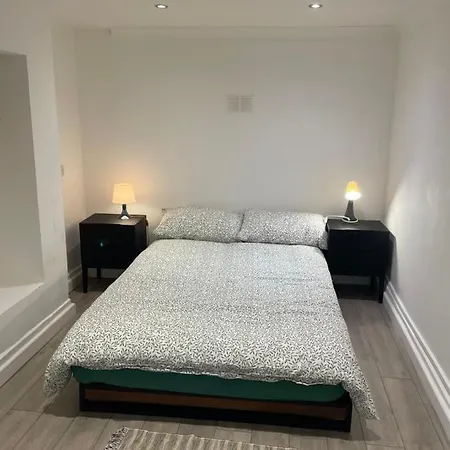 Plough Way Flat Apartment