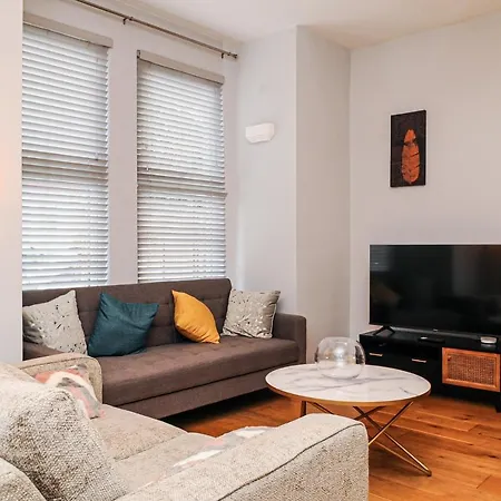 Luxury 5 Star - Parking, Garden, Nr Greater Metro Stations לונדון