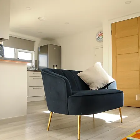 Luxury 5 Star - Parking, Garden, Nr Greater Metro Stations *