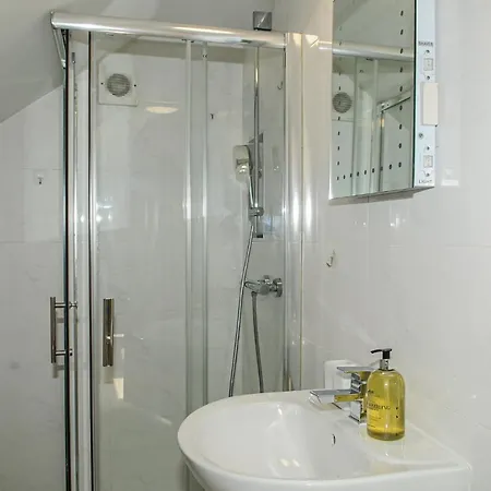 Luxury 5 Star - Parking, Garden, Nr Greater Metro Stations