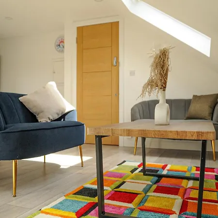 Luxury 5 Star - Parking, Garden, Nr Greater Metro Stations דירה *