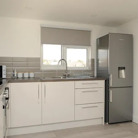 Luxury 5 Star - Parking, Garden, Nr Greater Metro Stations דירה